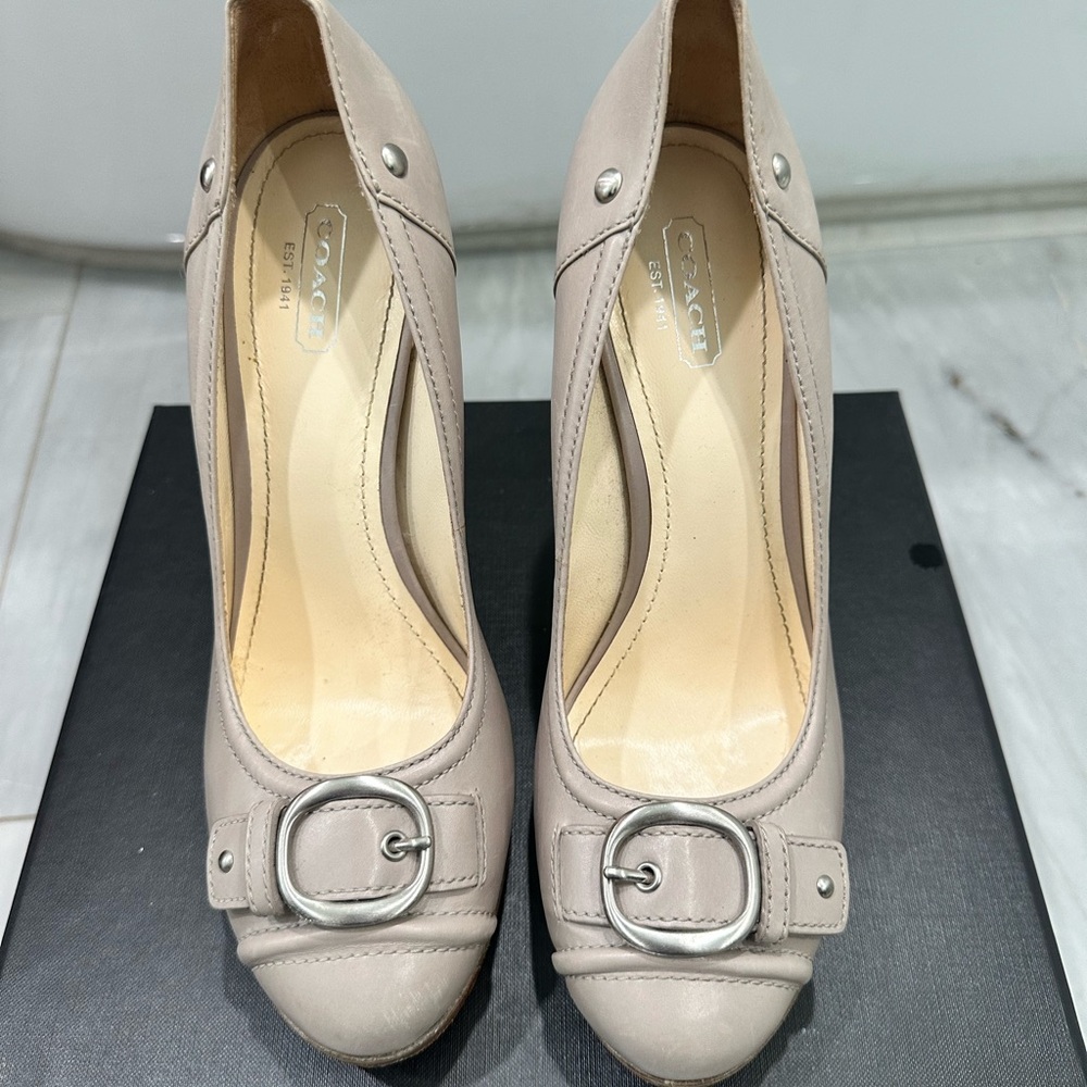 Coach Women's Light Gray, platform Leather Buckle Heels